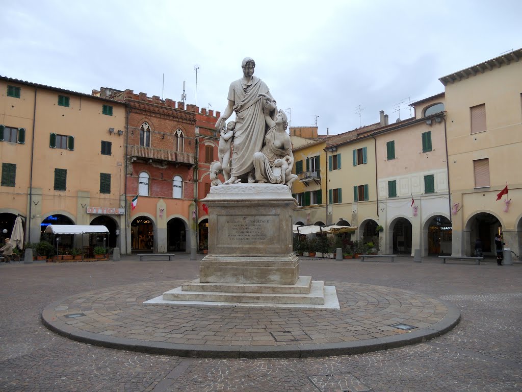 Monumento a Canapone by Luca Di Cocco