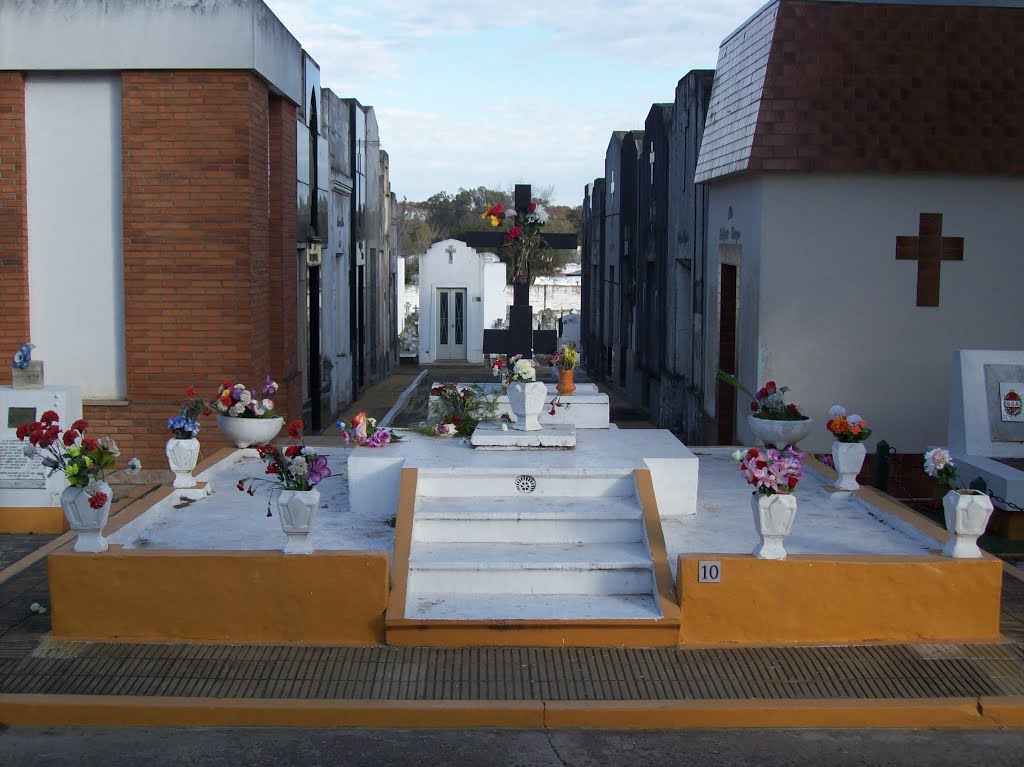 Osario Comun, Cementerio de Pilar, Buenos Aires. by carlos julian