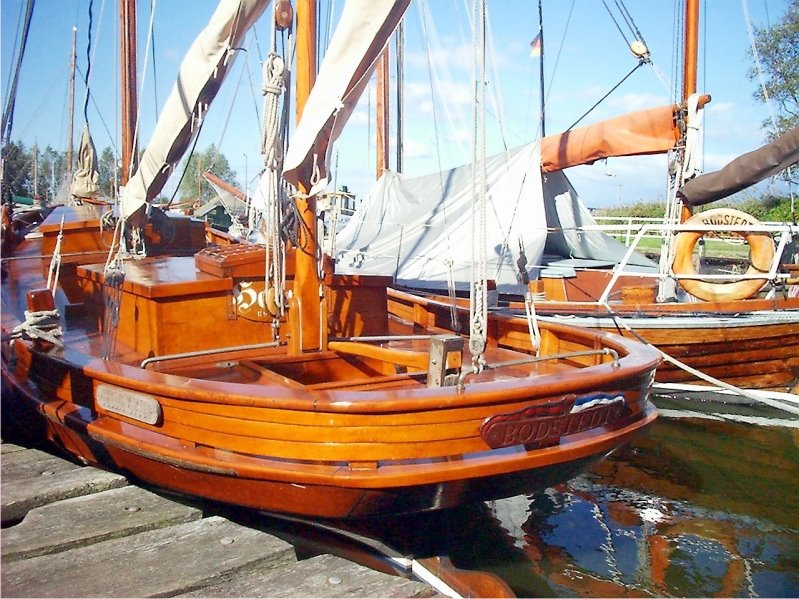 Zeesenboote im Traditionshafen Bodstedt by Harald Schwandt