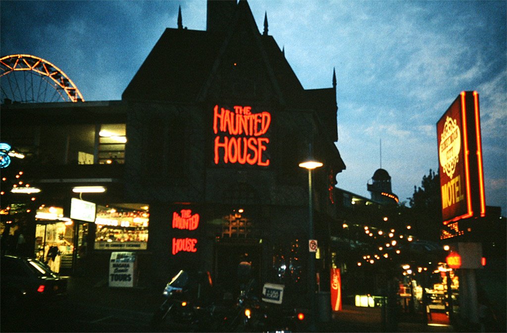 The Haunted House, Niagara Falls by JustforFun