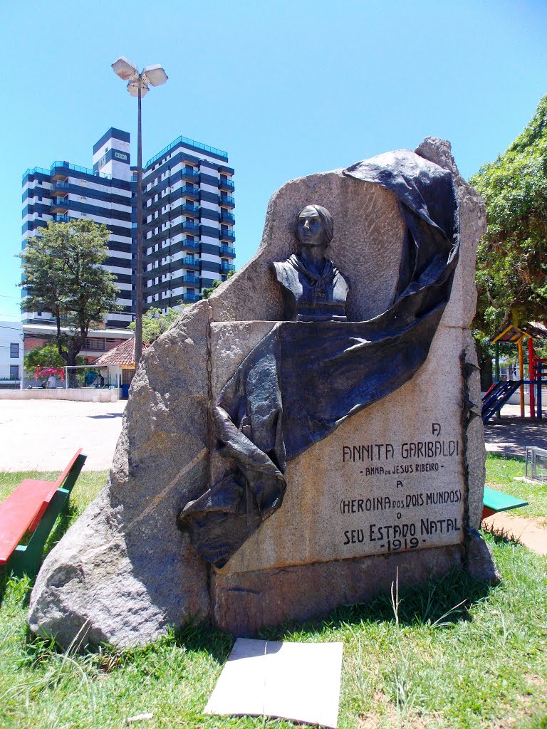 MONUMENTO EM HOMENAGEM A ANITA GARIBALDI-PRAÇA GETÚLIO VARGAS-FLORIANÓPOLIS by Sidnei Recco