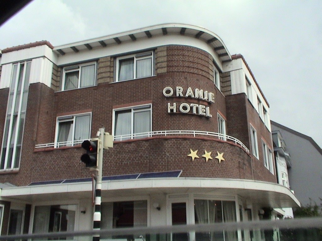 Oranje hotel by koulcomplex