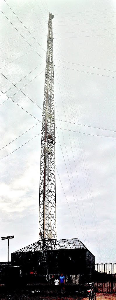 NAVO-toren wordt GSM zendmast, juni 2013. by Bart Seys