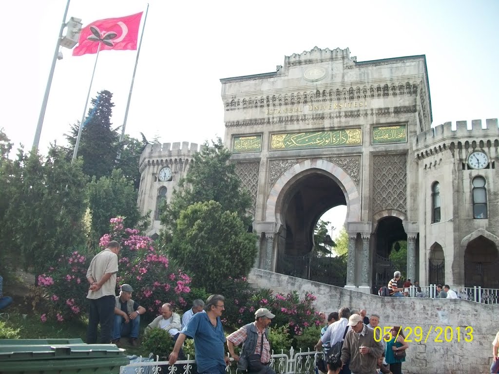 Aksaray Istanbul, Turkey by raafat tawfiQ