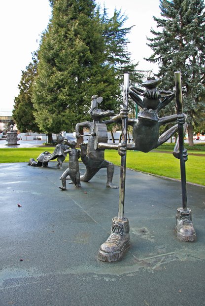 Prade of Animals Sculpture in Wilson Park by © Michael Hatten http://www.sacred-earth-stud