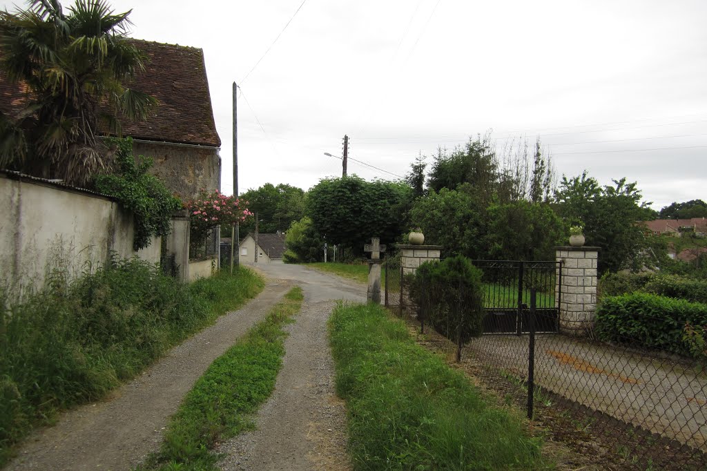 La rue des Chézeaux, au BLANC (36). by JOJO 4 9