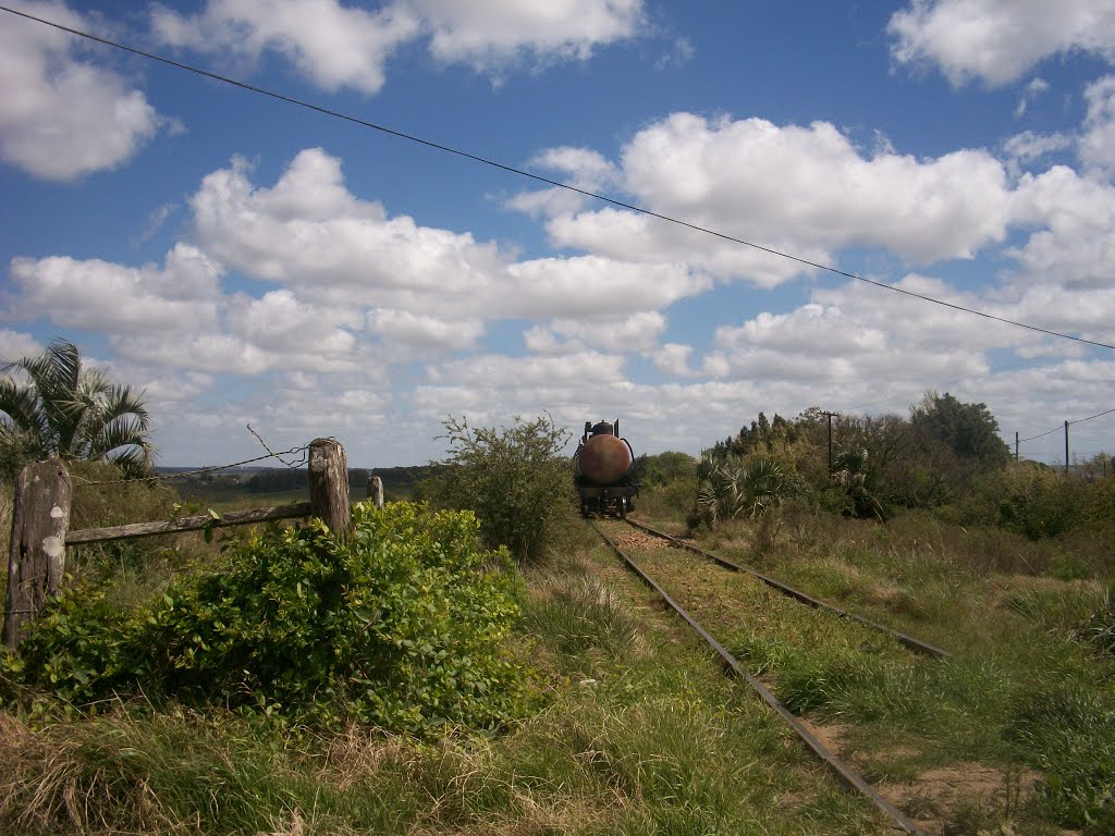 Cruce del Tren en Zapican, Lavalleja by Sebastian Corbo