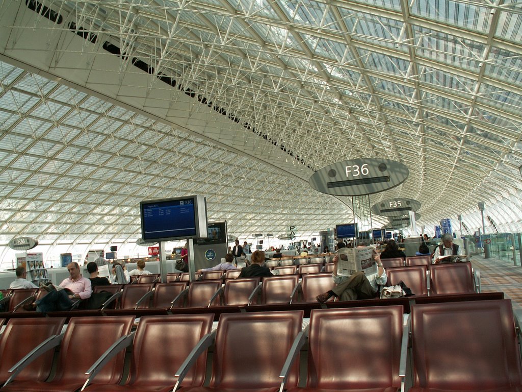 AIRPORT ROISSY CHARLES DE GAULLE 2F by Stefan Dirks