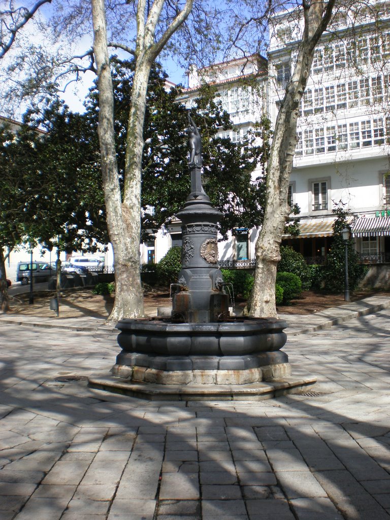 Fuente de la Plaza de Azcárraga by Turkito