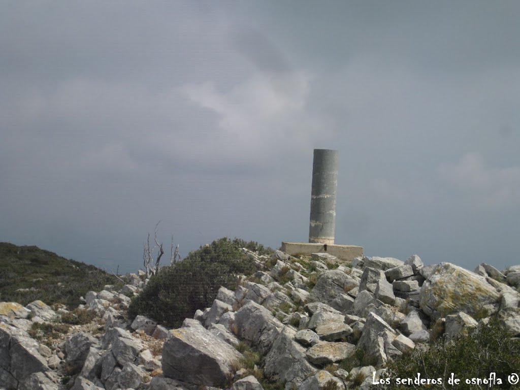 Vertice Geodésico en el Puig de la Cabrafiga, 613 m. by Los senderos de osnofla