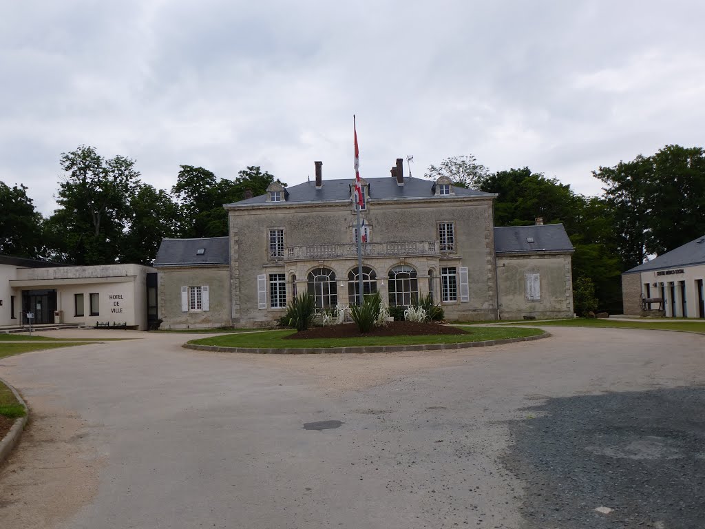 La mairie de sainte hermine by chisloup