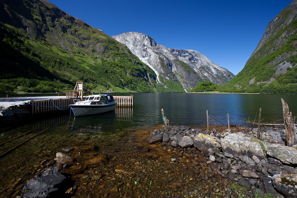 Breath taking Nærøyfjorden in summer time and beautiful weather! by S.M Tunli - tunliweb.no