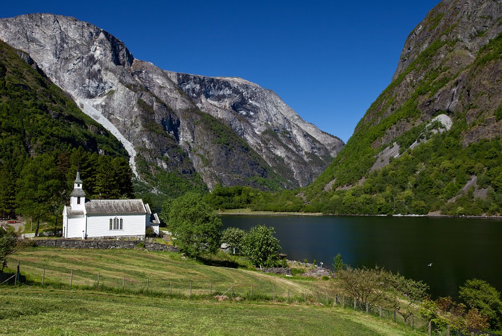 Breath taking Nærøyfjorden in summer time and beautiful weather! by S.M Tunli - tunliweb.no