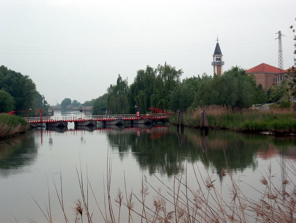 chiesa di caposile,ponte apribile, vista del fiume Sile by Steffen Röhner