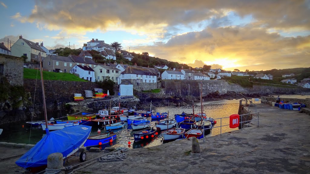 Sunset over Coverack by MarkWNS