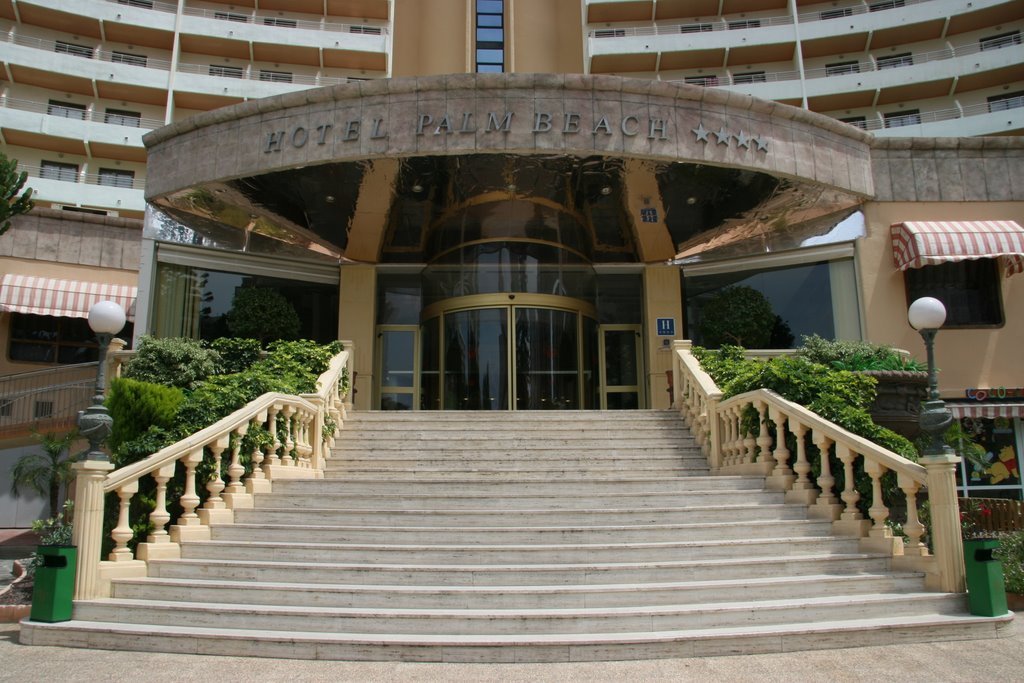 ENTRADA AL HOTEL PALMBEACH - HOTEL PALMBEACH ENTRANCE by hotelpalmbeach