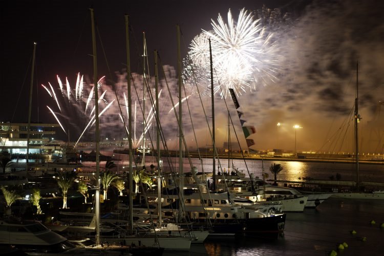 Feuerwerk im Hafen von Valencia by www.hechtphoto.de