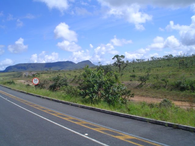 Uma Baleia sobre o horizonte do Cerrado by JASegura