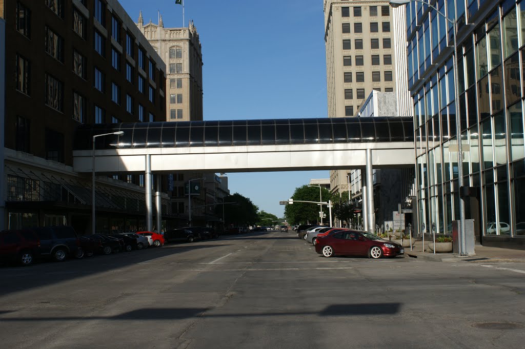 Lincoln, NE: walkway on M by pylodet