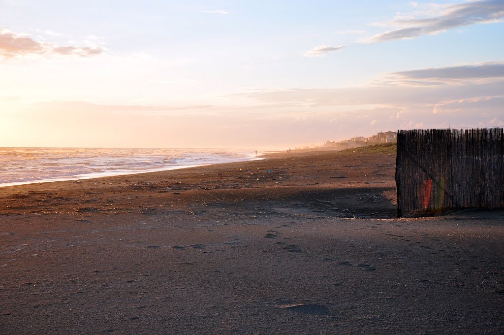 Torvaianica - beach by Július Straka