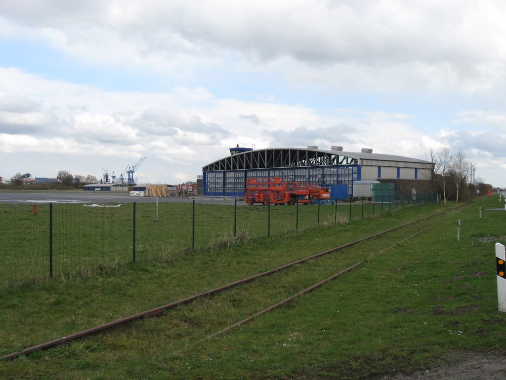 Hangar Flugplatz Luneort - Bremerhaven - 04.2008 by trigonal