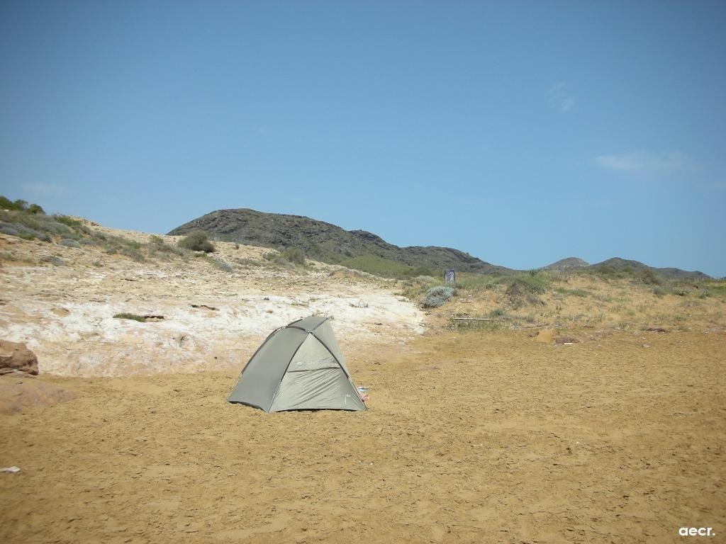 Playa Larga. Preparados contra el viento. by angel.ecr