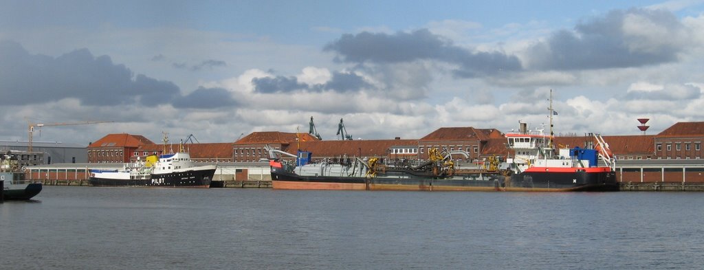 Blick zum Fischereihafen - Bremerhaven - 04.2008 by trigonal