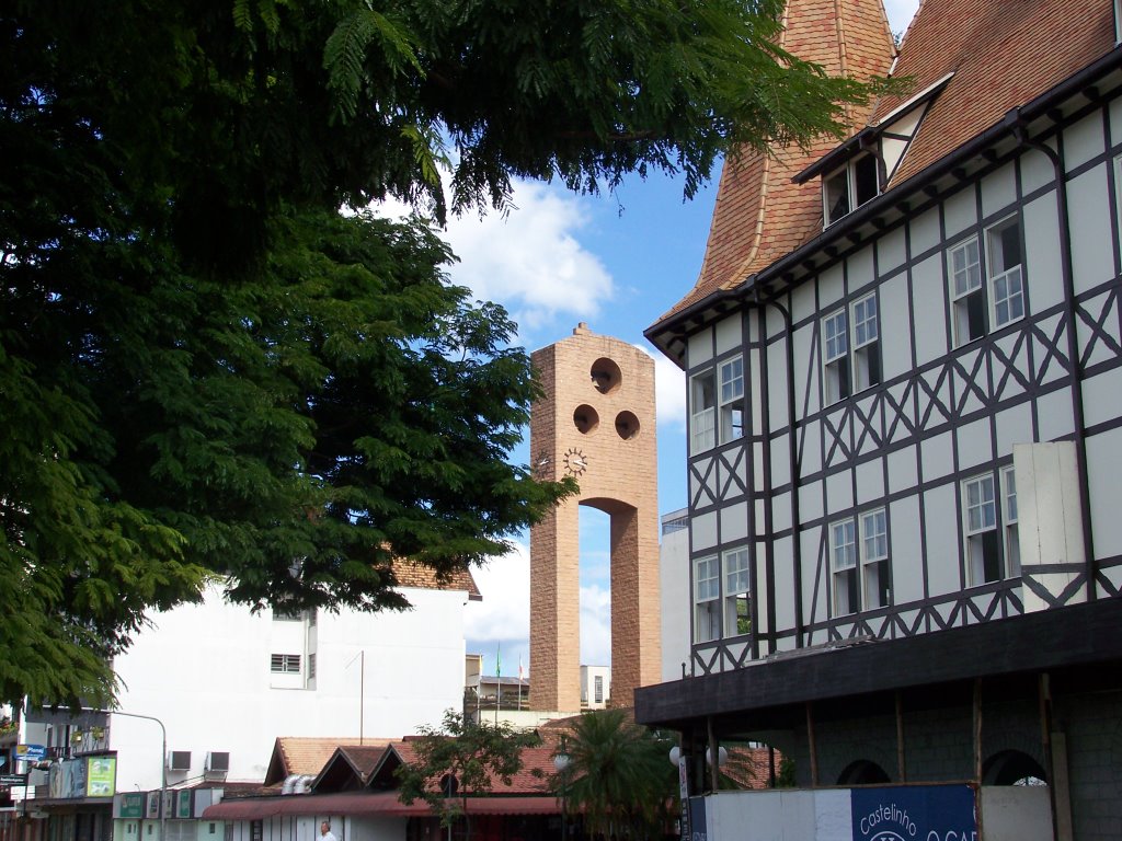 Castelinho e Torre da Matriz by Helcio Hermes Hoffmann