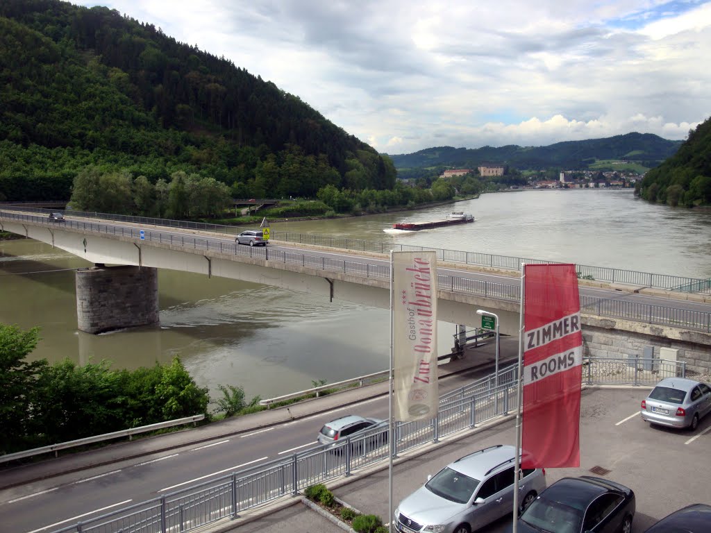 Gasthof zur Donaubrücke by Rolf Perré