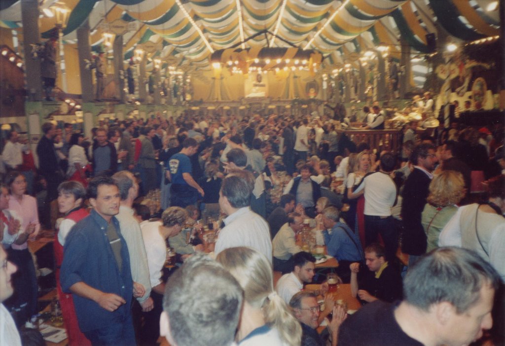 Oktoberfest - Lowenbrau Stand by frozensun79