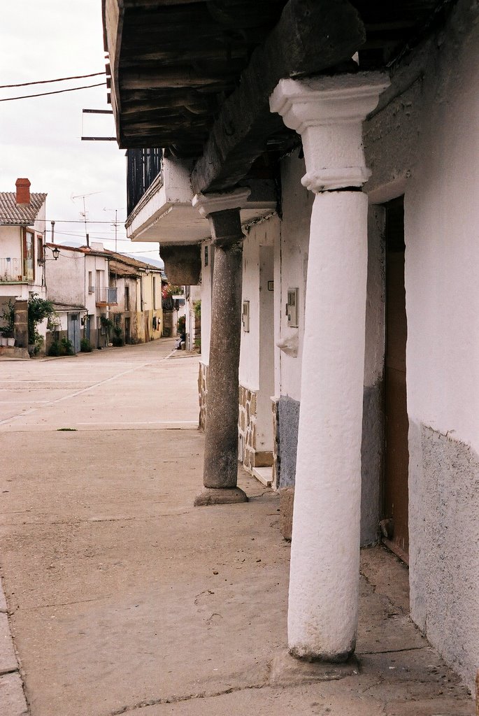 Soportales en Calzada de Béjar... by Fernando J.