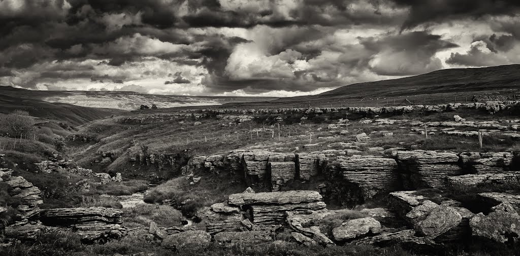 Approach to Pen-Y-Ghent by Stuart Murphy