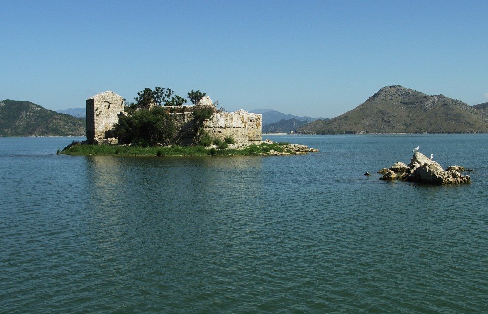 Island on Skadarsko lake by Mitmount