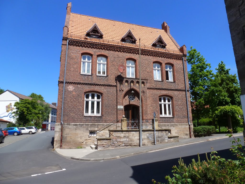 Altes Ziegelsteinhaus an der Bahnhofstrasse. by kordar