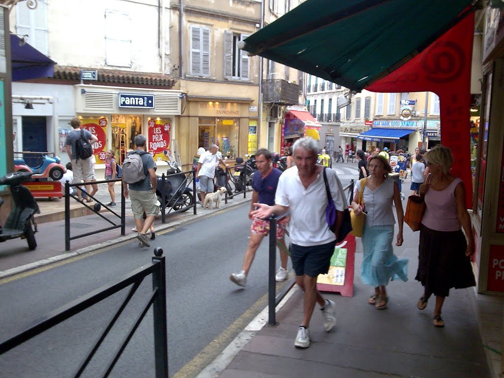 2 Rue Venizelos à Cannes by Salomon BARZILAI & Jerome IBY