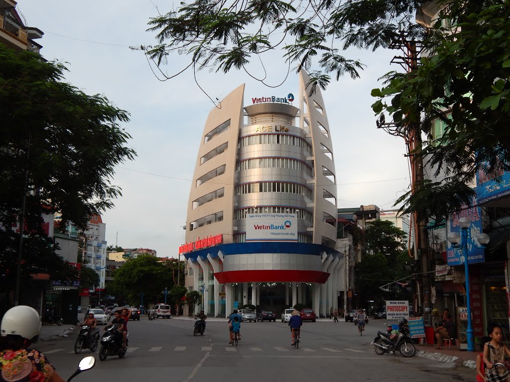 Trụ sở Vietcombank Hạ Long by Văn Quang