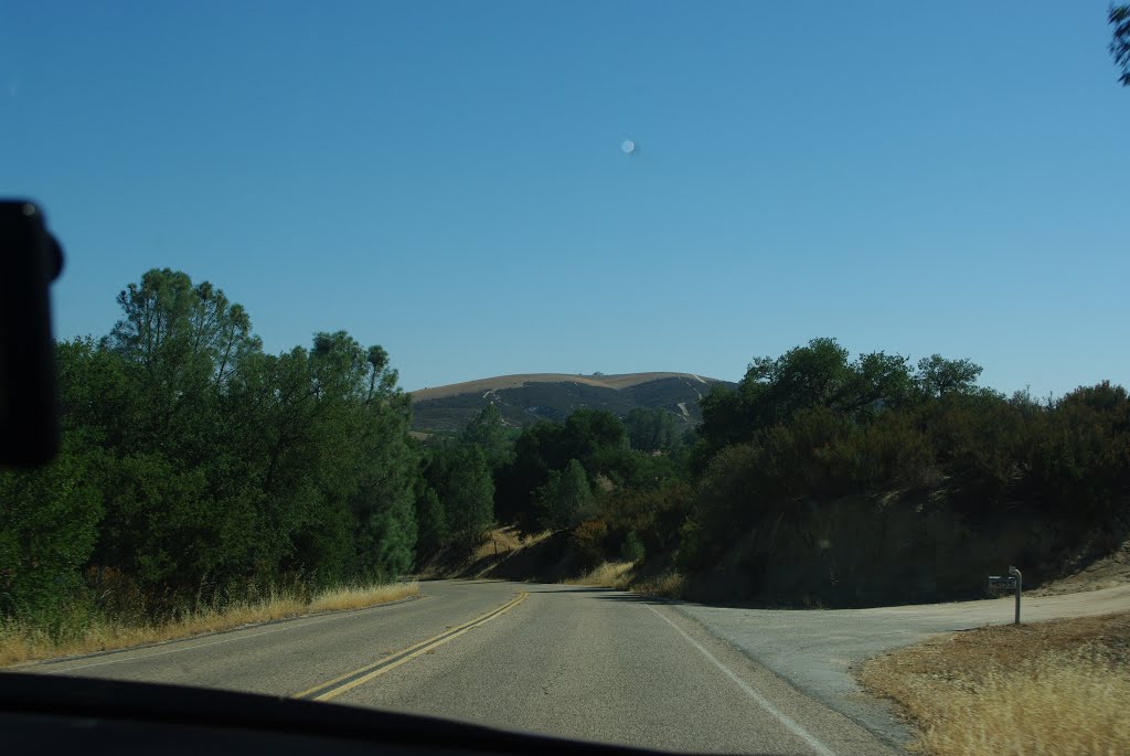 The moon shows the way to Las Vegas by Mempfi