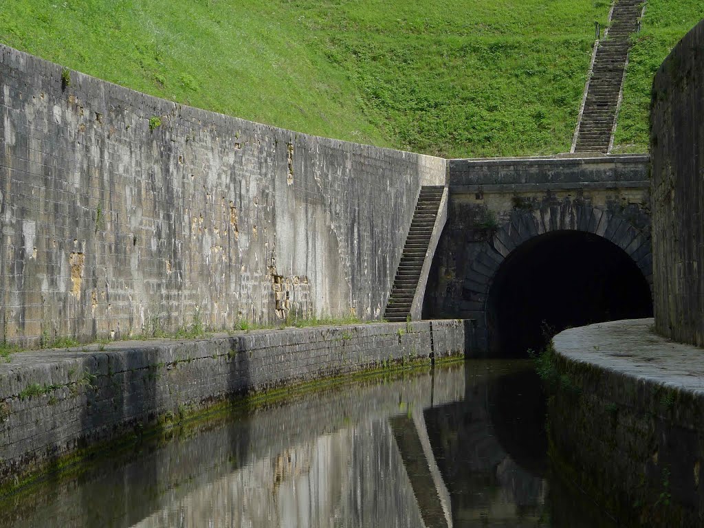 France, dérivation de St-Albin, entrée ouest du tunnel by PAFSIDES