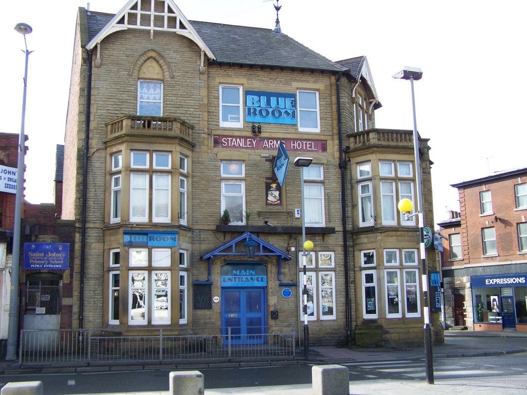 Stanley Arms Hotel (Blue Room), Church Street, Blackpool by Phil Greenwood