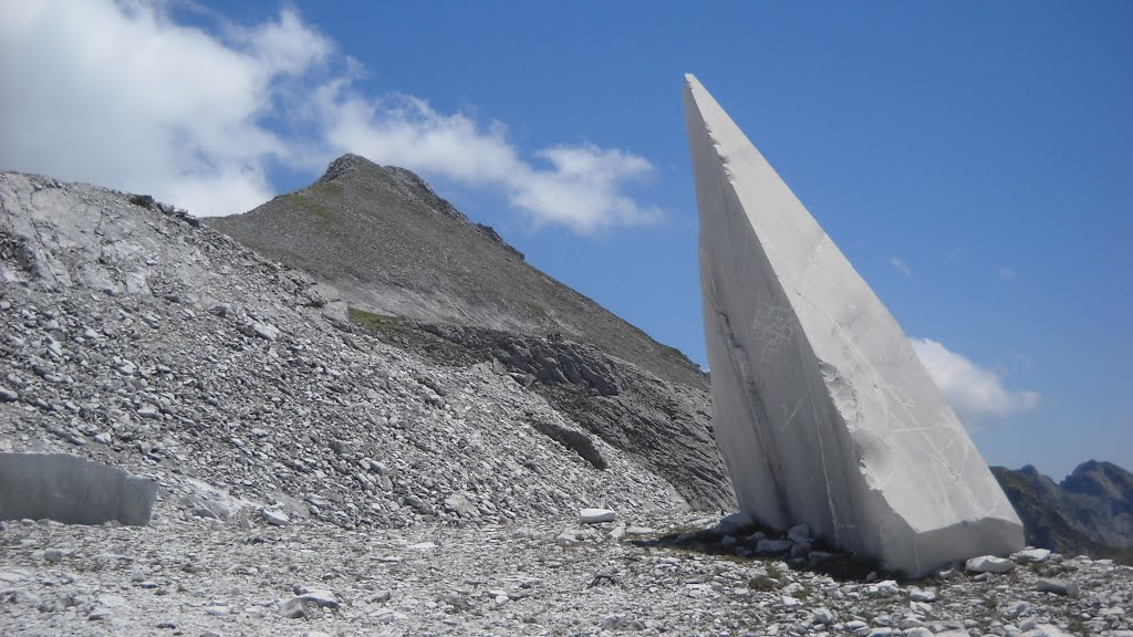 Marble geometry... under the Mt. Tambura by Nicchio