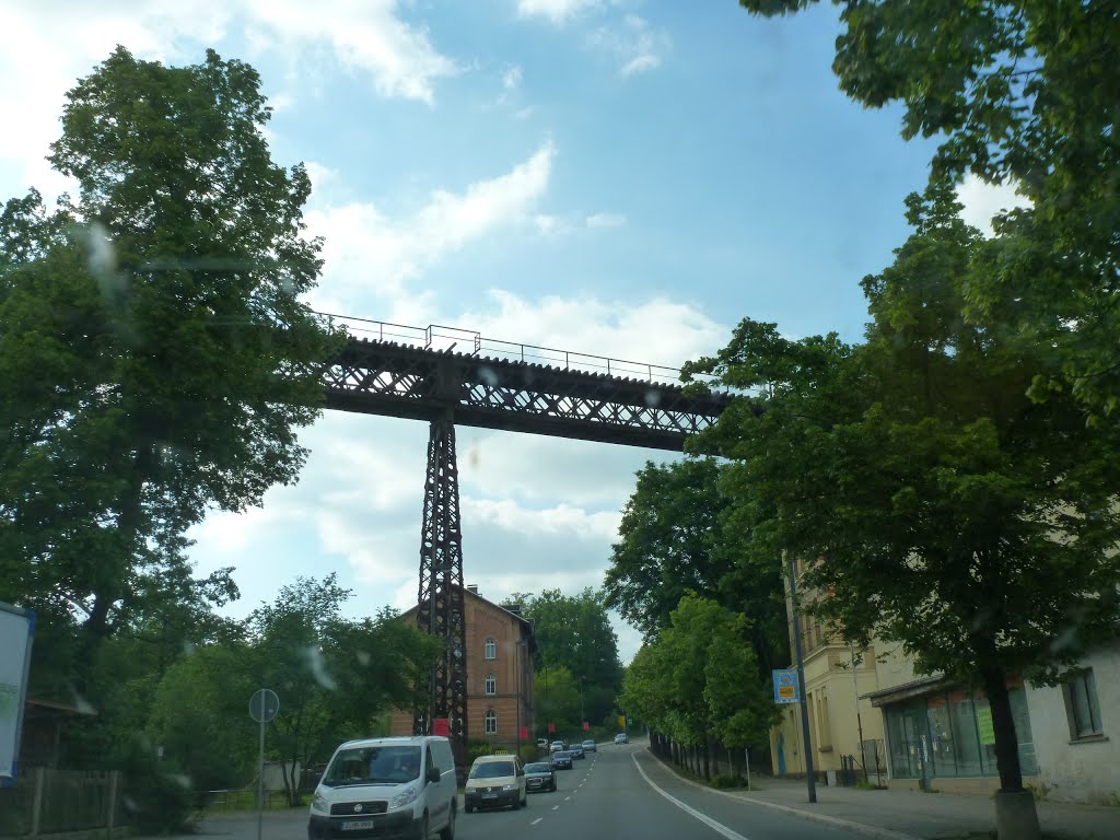 Alte Eisenbahnbrücke, die seit 1982 nicht mehr in Betrieb ist. by kordar