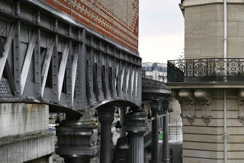 Passy, métro viaduc en détail 2013-04-28 (JV) by Jiri Veverka