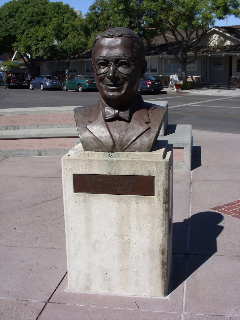 Walter A. Singer Memorial, Los Altos by ucdgrad2003