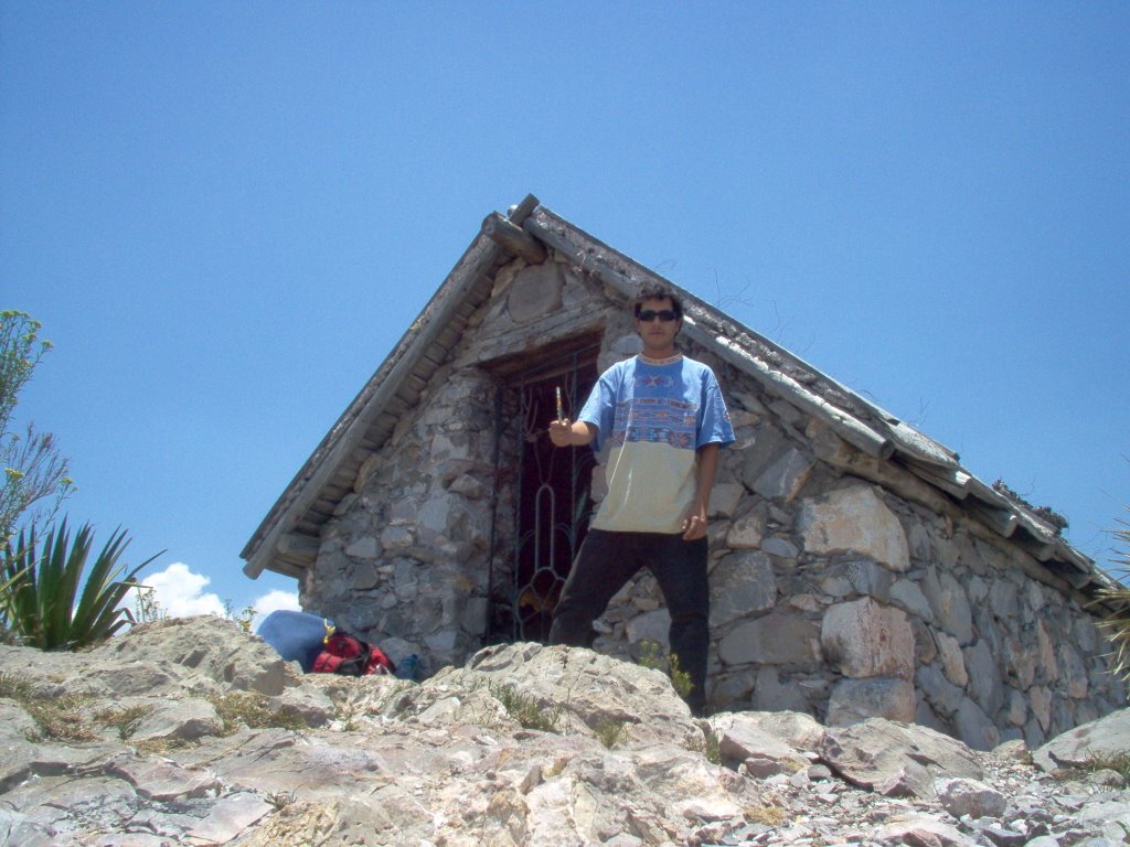 Casa de Ofrendas en el Cerro Sagrado del Quemado by Carlos Martínez