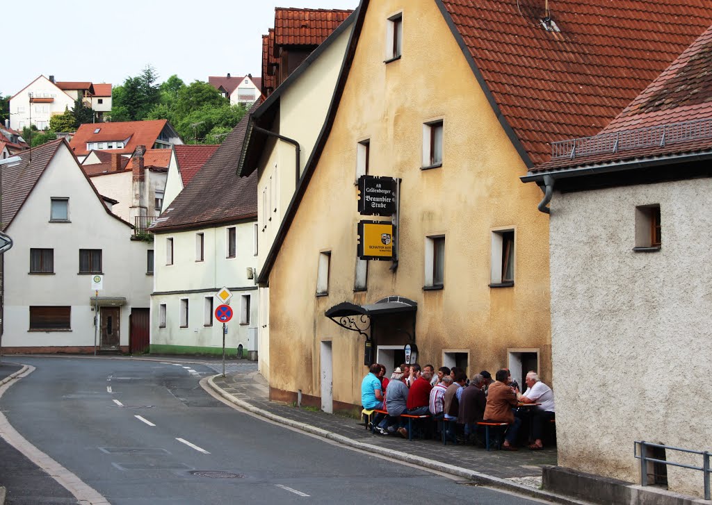 Gräfenberg Fröhliche Runde vor der Braunbierstube in der Bahnhofstraße by Contessa