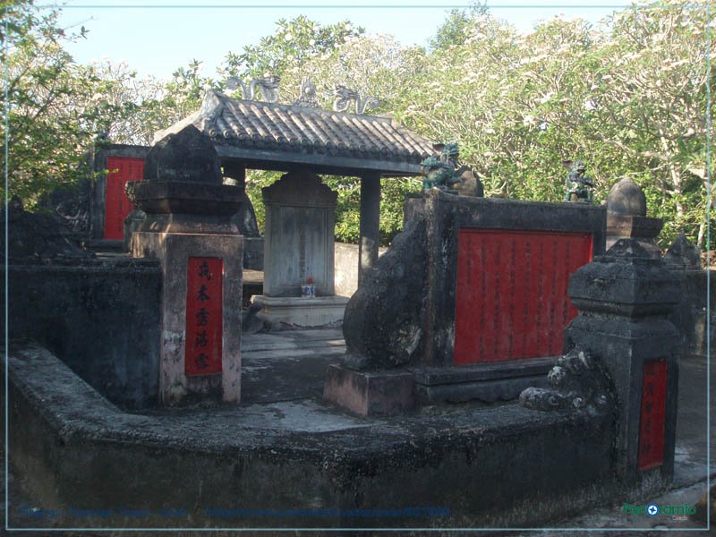 Lăng - Nguyễn Huỳnh Đức - Mausoleum by Vietnam - Paracels