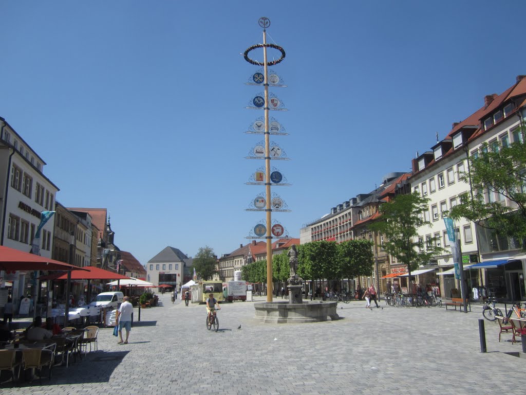 Maibaum in der Innenstadt von Bayreuth by Frankenfans