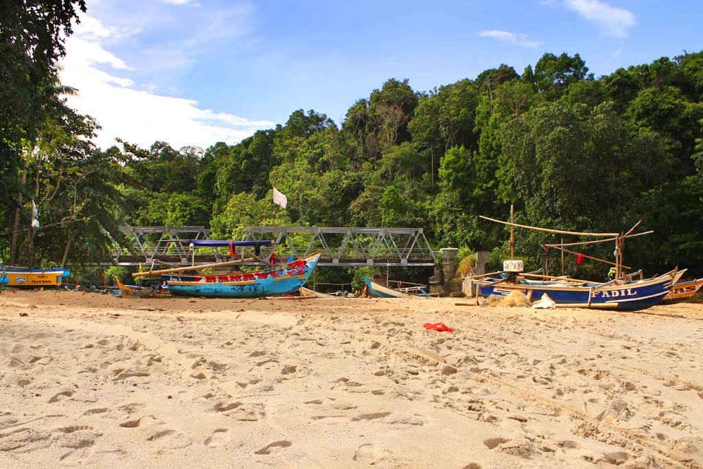 Muara Sungai Pulo Manuk, Sawarna by ikung adiwar