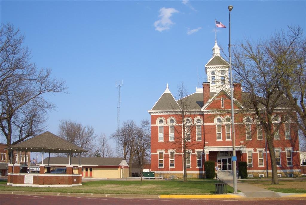 Woodson County courthouse, designed by George P. Washburn, 1899, from west, Yates Center, KS by marnox1