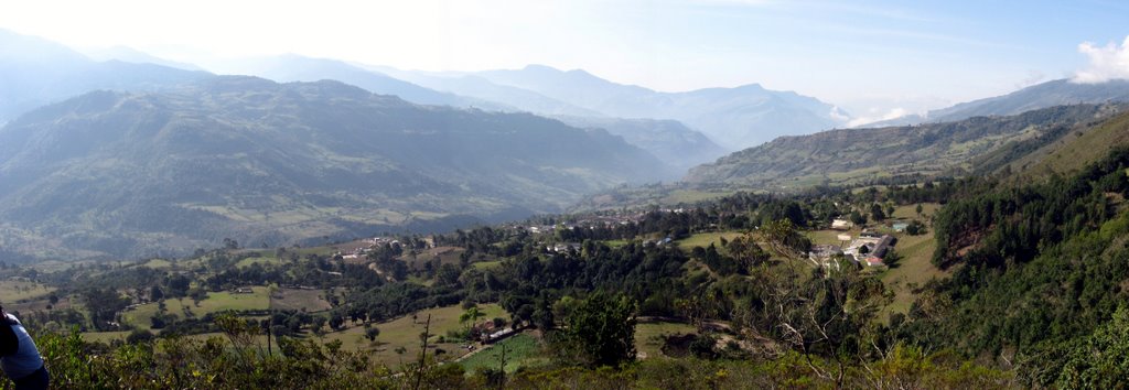 Panorámica del Valle de Guaca, Santander, Colombia by Silvano Pabón Villamizar